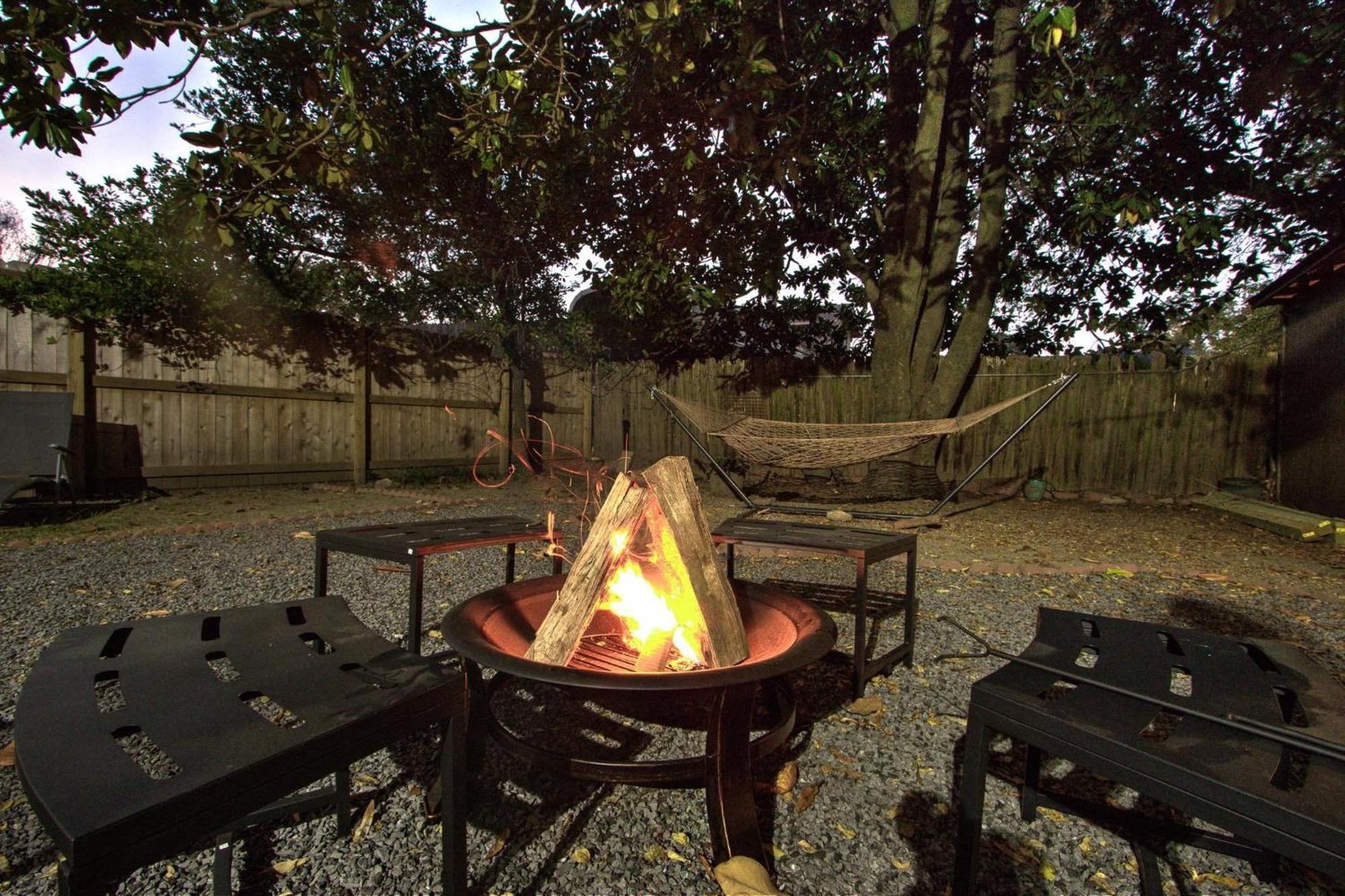 Spacious Bungalow With 6 Beds, Games, And Fire Pit - Close To Beale Street, Bbq, Graceland, & Liberty Bowl Memphis Exterior photo